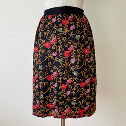 華やかなカシミール刺繍のスカート 黒地 セミタイト M 3枚目の画像