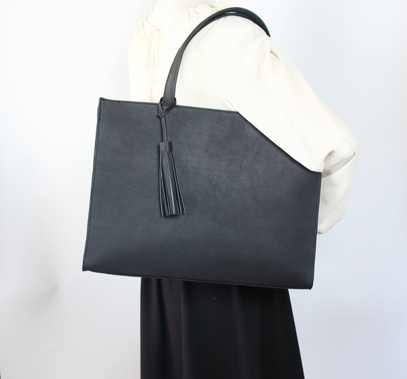 A4サイズしかくトートbag☆彡外縫いver・受注製作・お色違いも対応可能です 納期は約4週間～になります 状況により異なります 宅急便で受け取り去れずに