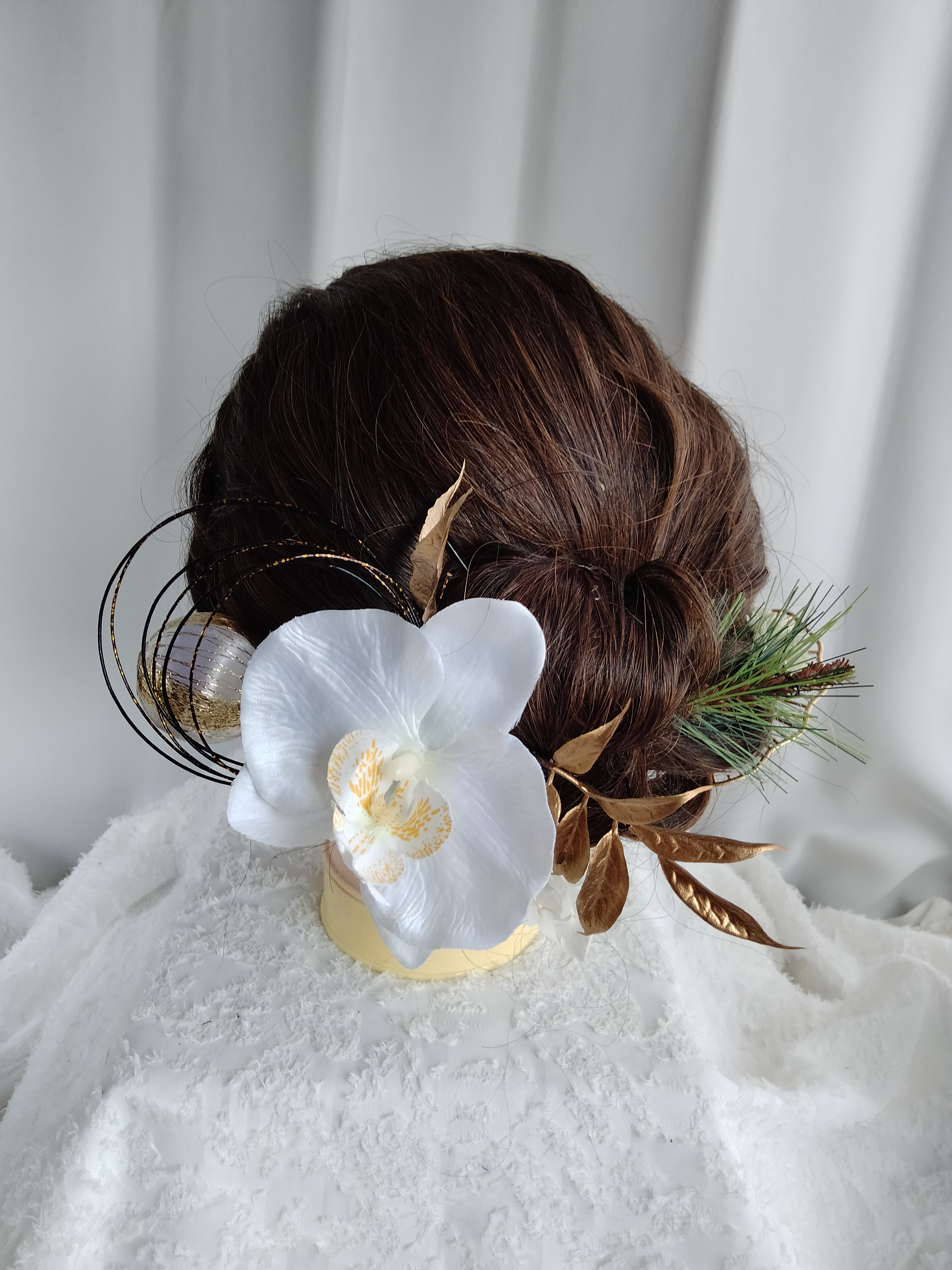 コチョウと松の髪かざり　　タイトシニヨン　シニヨンヘア　卒業式　成人式　髪飾り　袴　振袖　着物　和装　白無垢　結婚式