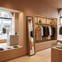 木製スタンドミラー　アパレル　店舗什器 木製スタンドミラー アパレル 店舗什器 上品な木肌が魅力的なスタンド