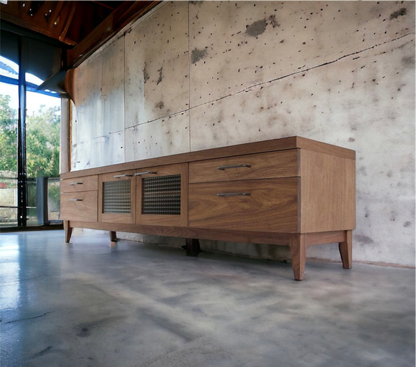 【1-2週間以内の発送】幅180cm テレビ台 TV180-3-2　ウォルナット突板＆無垢 1枚目の画像