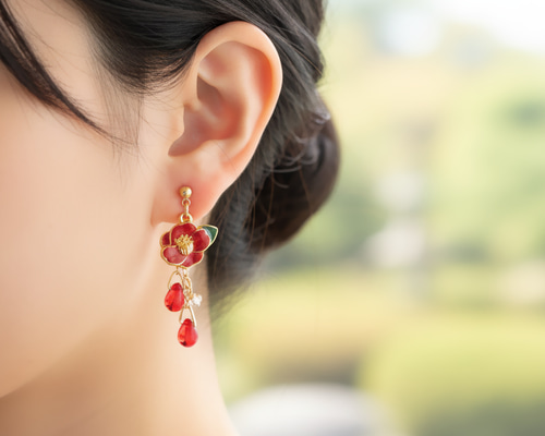 和風 椿のピアス【イヤリング/金属アレルギー対応】赤い花 成人式