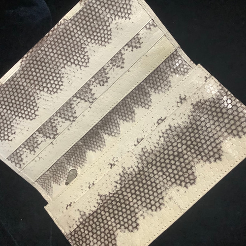 海蛇革天然の白 長財布 II 長財布 海蛇革工房 通販 4778594｜Creema