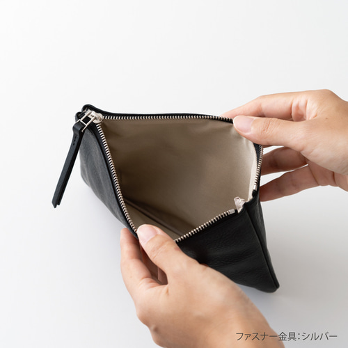 Hoodlum ブラック レザー ポーチ 別注】BROOKLYN MUSEUM シュリンクレザー ポーチ｜トゥモローランド