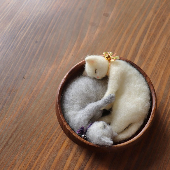 なかよし猫☆リングピローにも☆木カップΦ15cm 羊毛フェルト