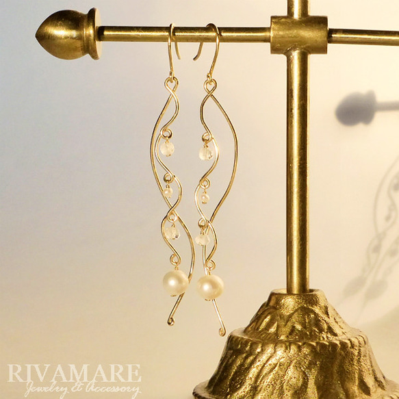 淡水パールイヤリング 淡水ケシパール ホワイトトパーズ クリスタル ゴールドフィルドワイヤーイヤリング 4枚目の画像