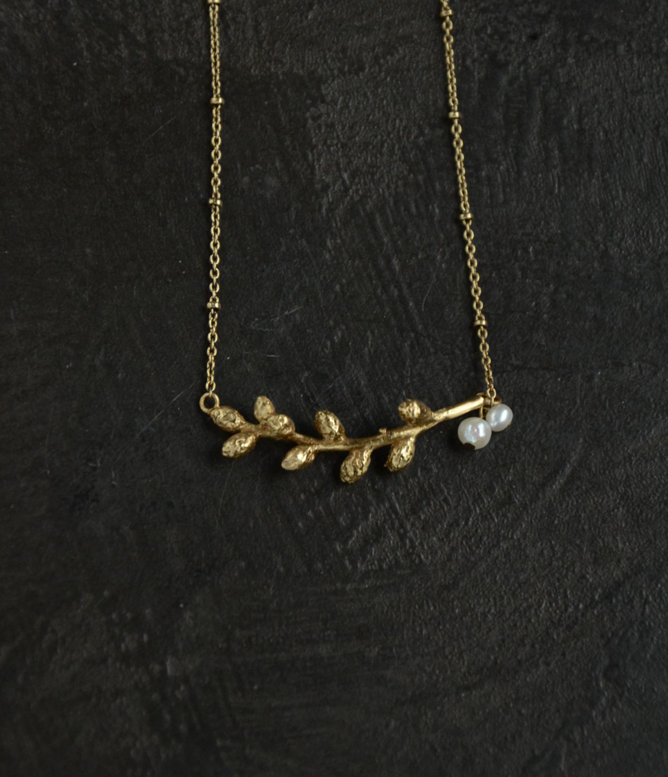 Bud / necklace - Pearl