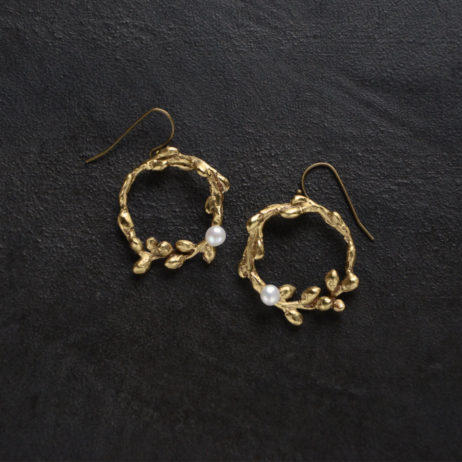 イヤリング変更・アレルギー対応可｜真鍮 パール つぼみモチーフ 大ぶり ピアス｜Wreath - Pearl