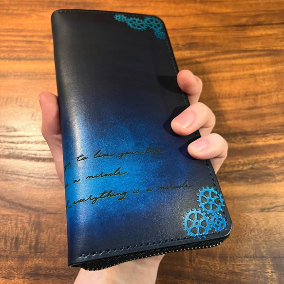 歯車デザインの財布 / 革の手染め　ブルー（青+紺） 3枚目の画像