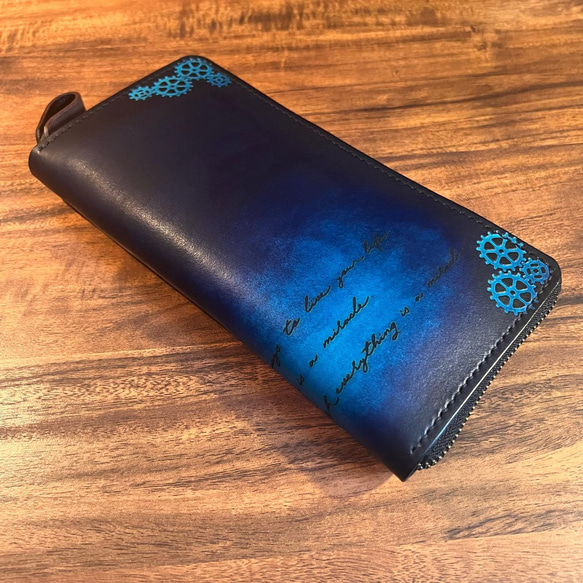 歯車デザインの財布 / 革の手染め　ブルー（青+紺） 7枚目の画像