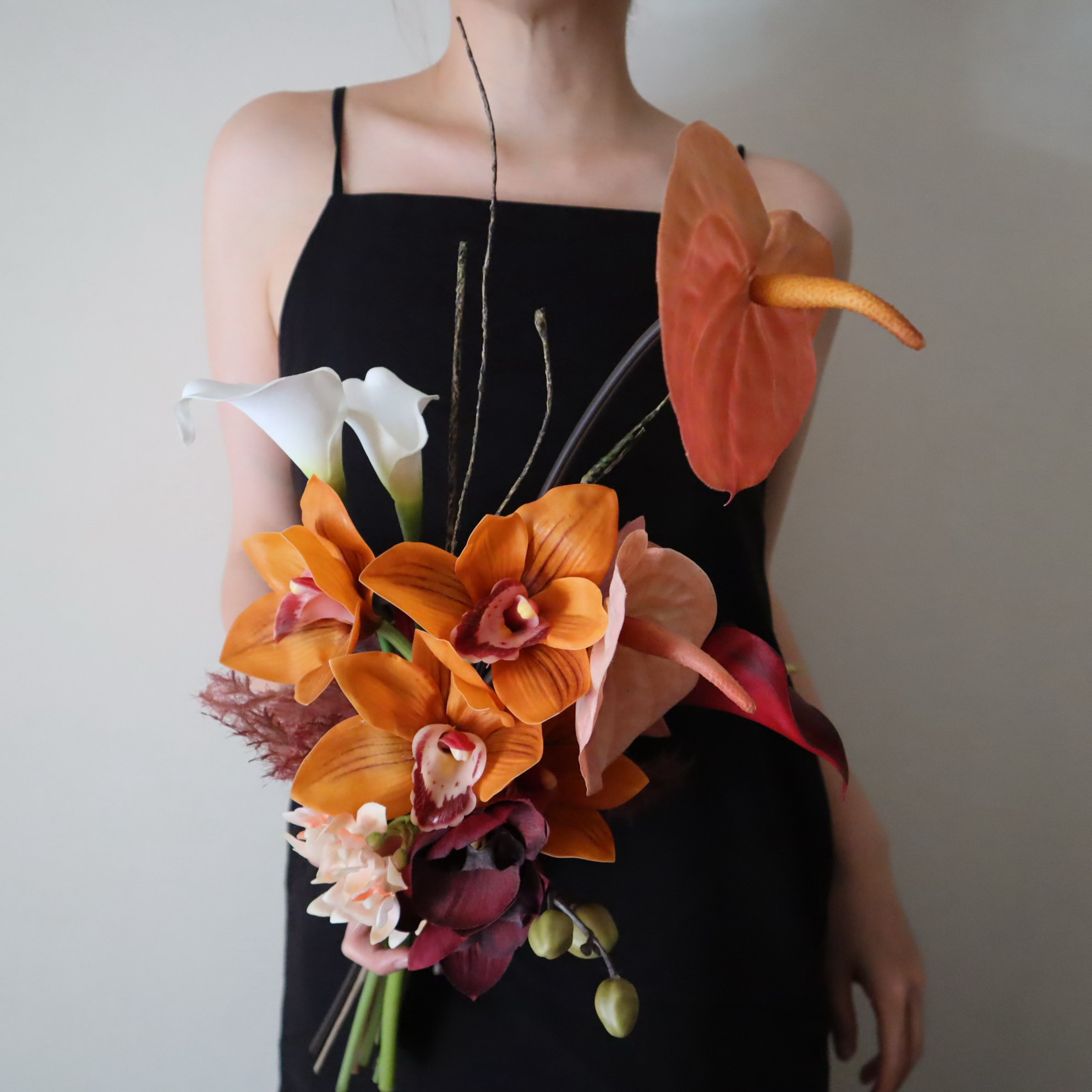 テラコッタカラーのシンビジュームクラッチブーケ♡ アーティフィシャルフラワー ウェディングブーケ