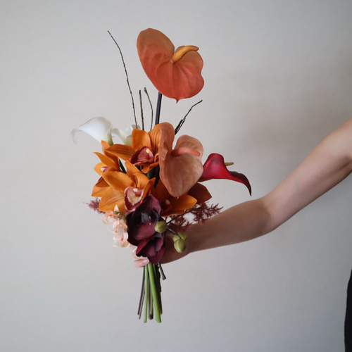 テラコッタカラーのシンビジュームクラッチブーケ♡ アーティ