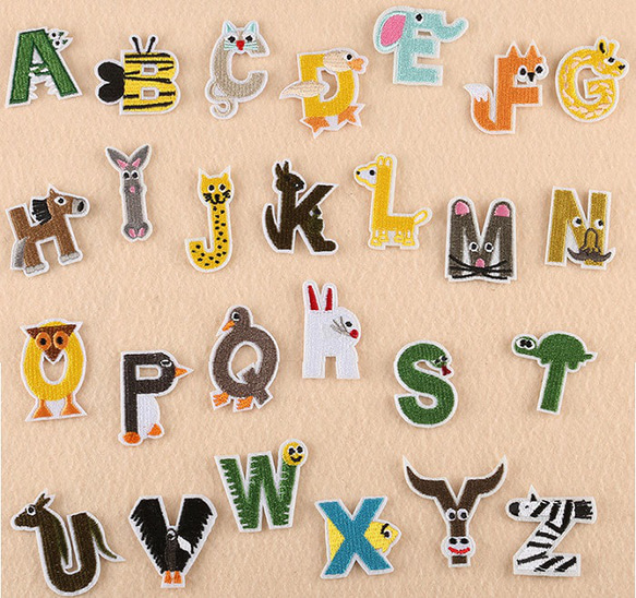 アルファベット 26枚 1セット 英文字 動物 ローマ字 ワッペン イニシャル アップリケ 刺繍 アイロン接着 1枚目の画像