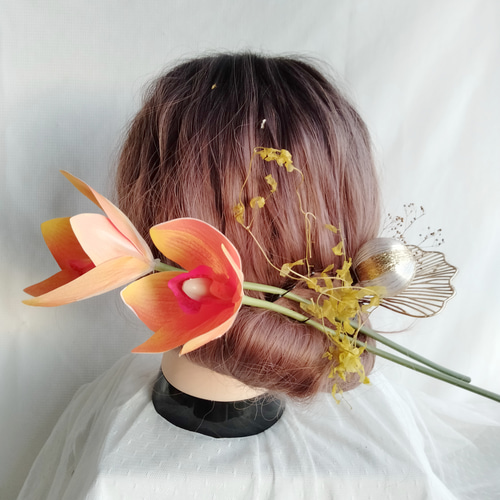 誰ともかぶらない！ めずらしい花の髪飾り まるで生花のような髪