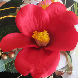 半月花器に椿の豪華アレンジ　母の日　敬老の日 3枚目の画像
