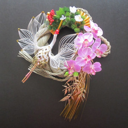 胡蝶蘭と松と翔鶴のしめ飾り　LLサイズ 1枚目の画像