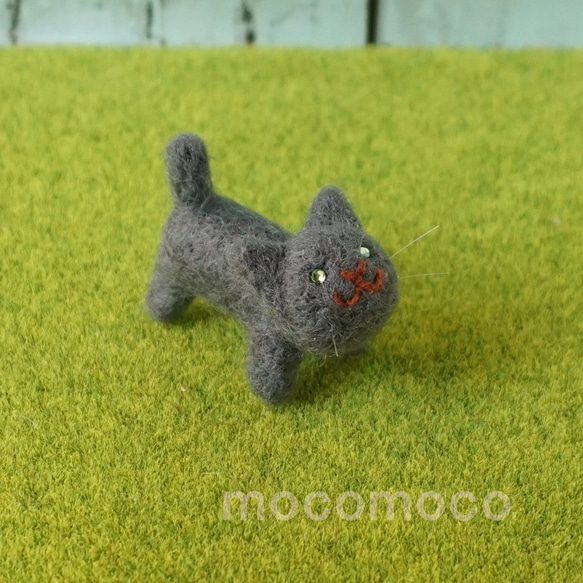 もこもこマスコット・灰色猫のブルー　☆羊毛フェルティング☆あかころ☆akatin☆ 3枚目の画像