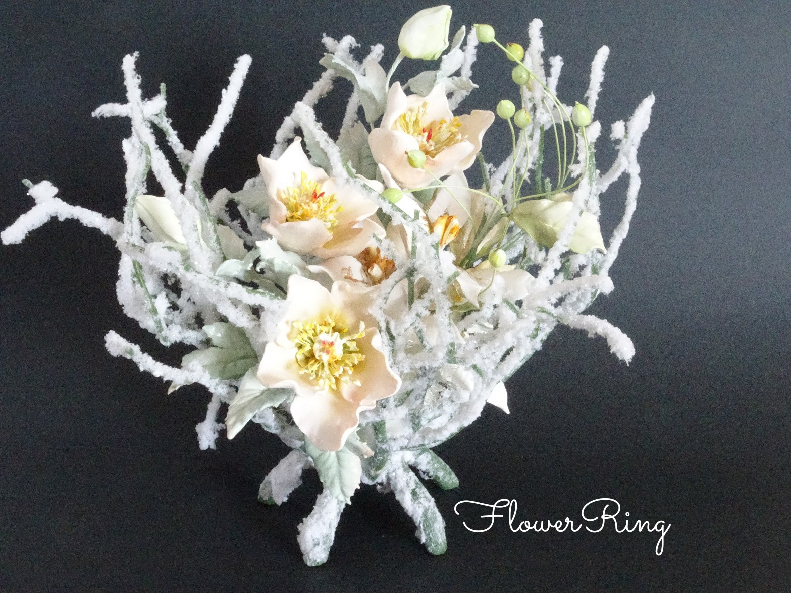 ポインセチアとクリスマスローズアレンジ 　クレイフラワー　樹脂粘土