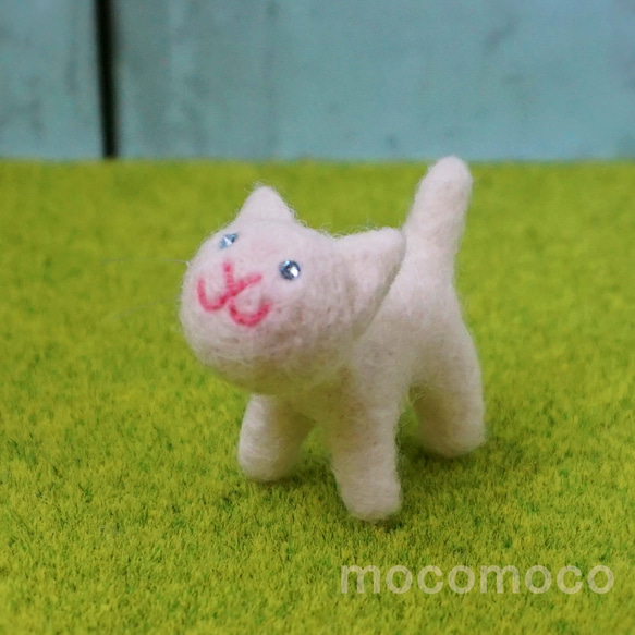 もこもこマスコット・白猫のしろ　☆あかころ☆akatin☆羊毛フェルト☆ 2枚目の画像