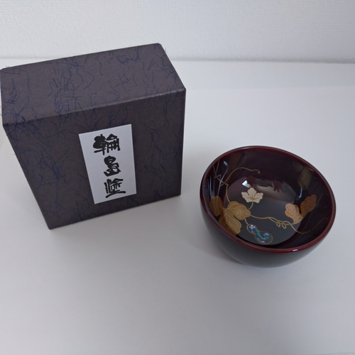 送料無料 輪島塗ぐい吞み 溜塗 花付き瓢箪蒔絵 おちょこ・ぐい呑み