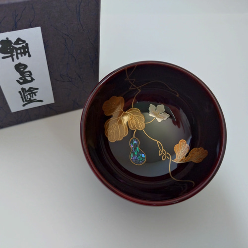 送料無料 輪島塗ぐい吞み 溜塗 花付き瓢箪蒔絵 おちょこ・ぐい呑み