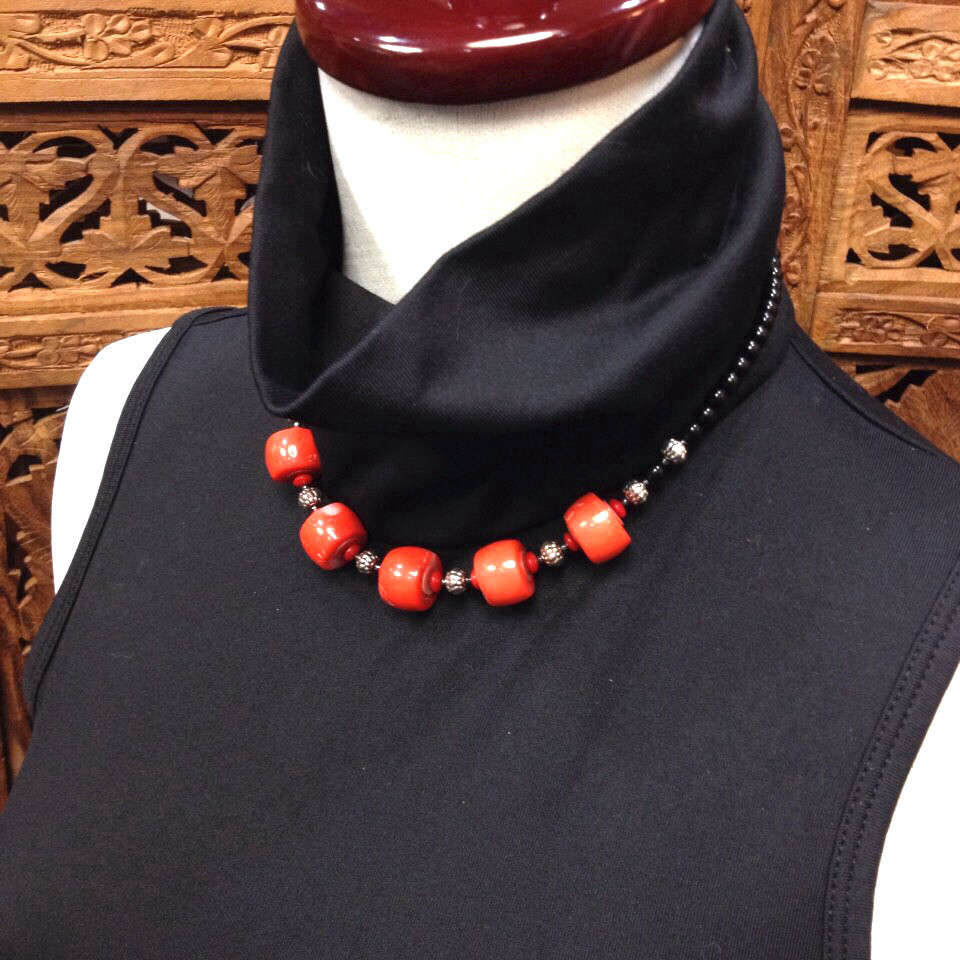 山さんごとジェット ネックレス