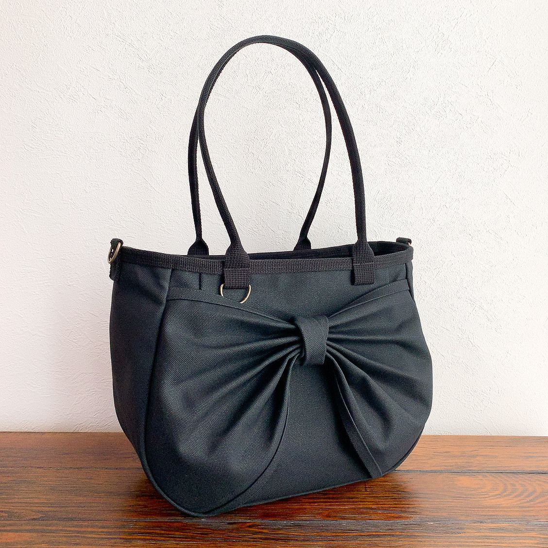 ♥️中♥️ころリボンバッグ　ショルダーバッグ　黒　2WAY 斜め掛け　倉敷帆布　トートバッグ　ファスナー開閉