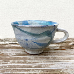 藁灰釉と青釉の流れ　スープカップ 2枚目の画像