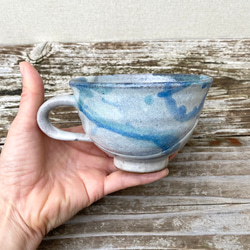藁灰釉と青釉の流れ　スープカップ 4枚目の画像