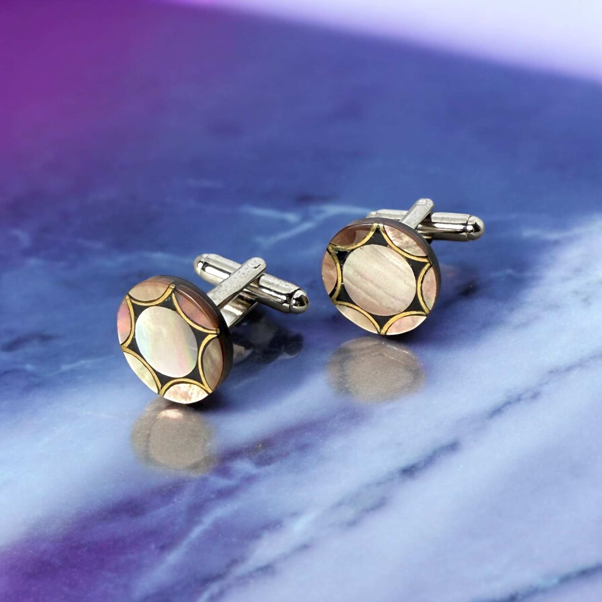 幻想的な輝きを放つ天然貝のカフスボタン Premium 228