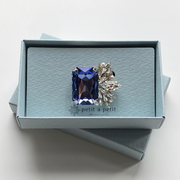 施華洛世奇®︎ 胸針(大) 鐵線石 [坦桑石] 附贈禮盒 第18張的照片