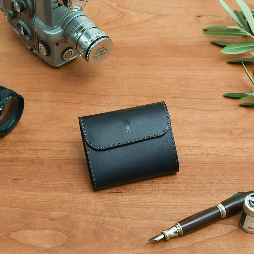 イタリア製総本革 ミニ財布二つ折り財布 ブラック シンプル ユニセックス 一粒万倍日 天赦日に 経年変化