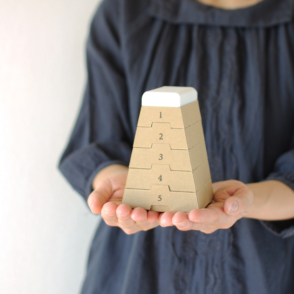 【トビハコ！】跳び箱型の文具トレイ　一番上は消しゴムです【プレゼントに】 1枚目の画像