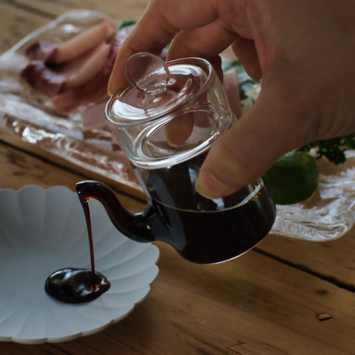 ガラスの醤油差し。液ダレしないすごい一品。醤油差しの決定版。ツマミ