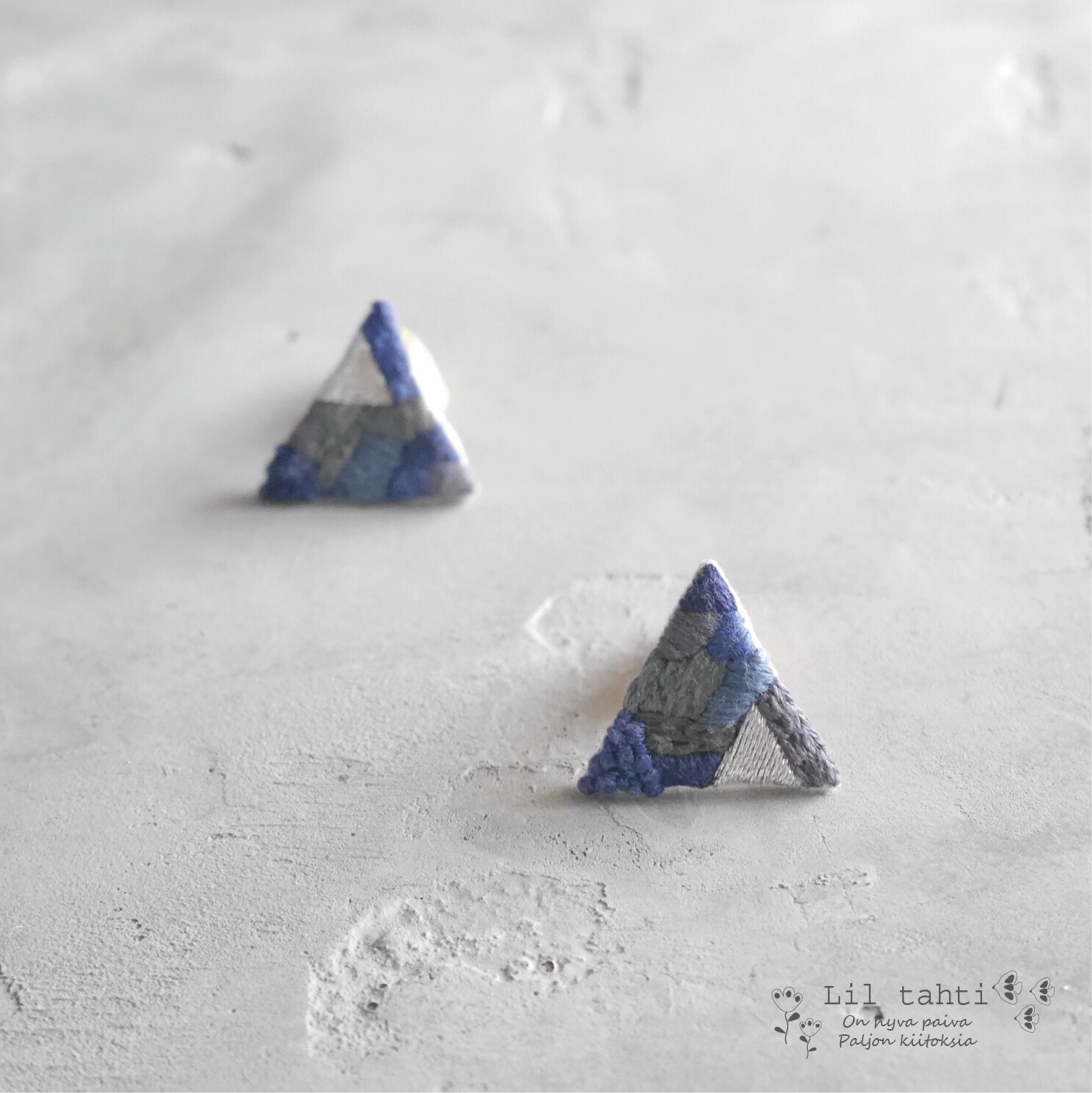 tree刺繍ピアス/イヤリング(夜明け前)【受注制作】