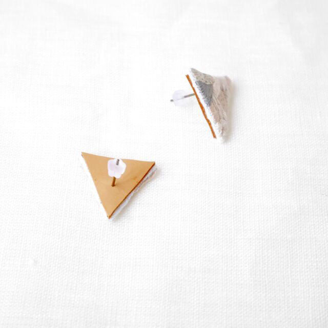 tree刺繍ピアス/イヤリング(曇り空の下)【受注制作】