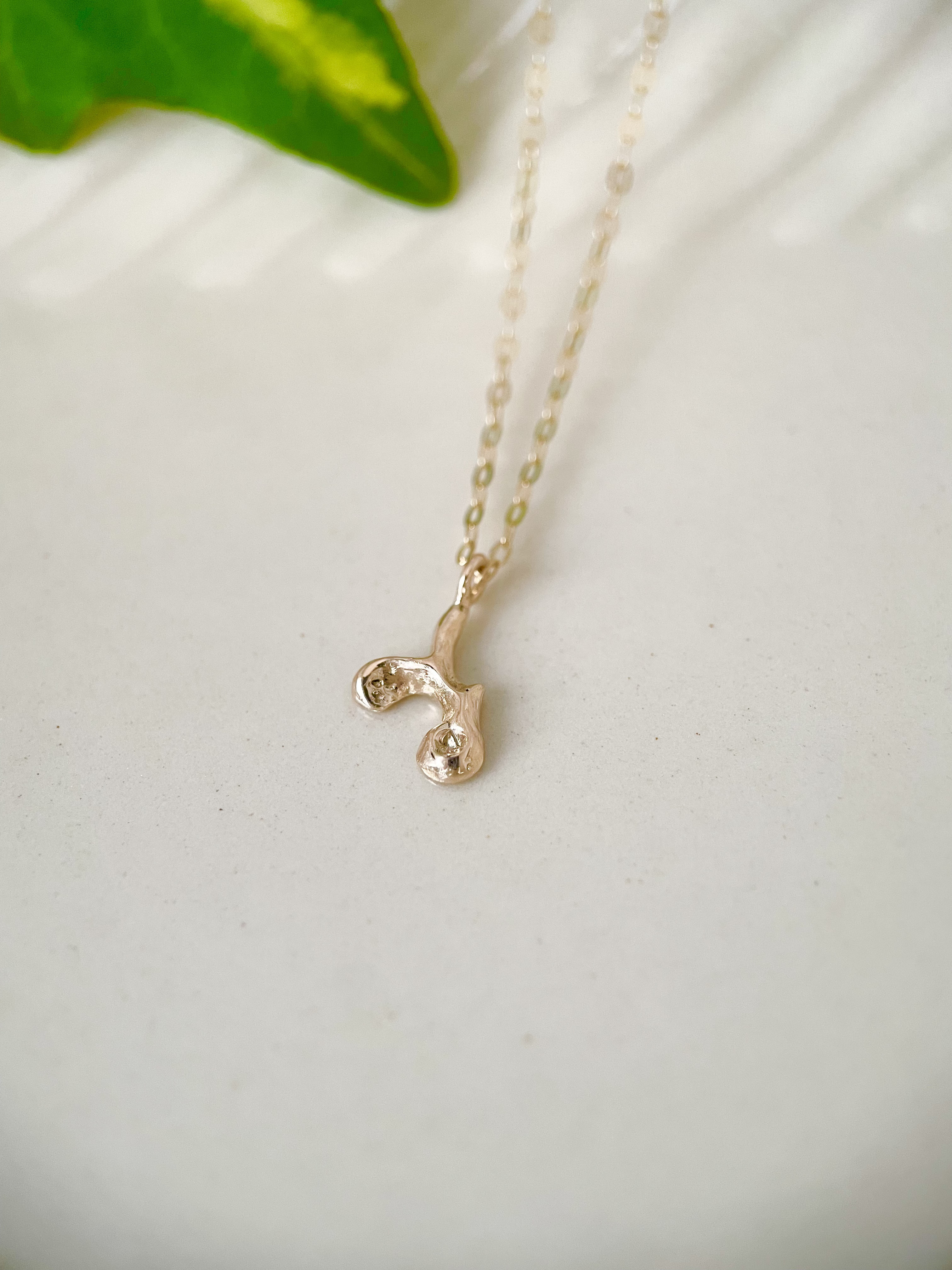 ロイヤルイニシャルネックレス【y】