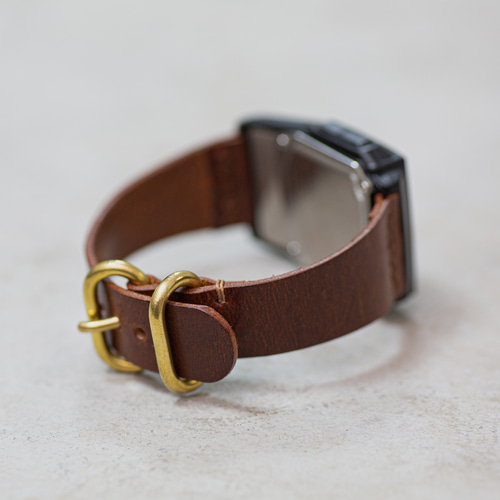 大人のチプカシ”を楽しむ 電話帳25件＆電卓搭載 イタリアンレザー時計