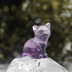 【 I～Oまで】選べる★フローライトによる猫の彫刻★40cmネックレス加工 5枚目の画像