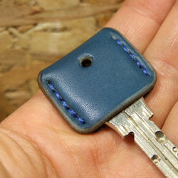 青いキーカバー　青ステッチ 2枚目の画像