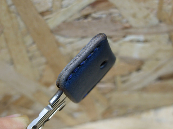 青いキーカバー　青ステッチ 6枚目の画像