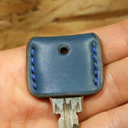 青いキーカバー　青ステッチ 3枚目の画像