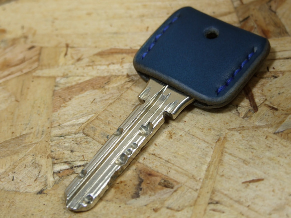 青いキーカバー　青ステッチ 8枚目の画像