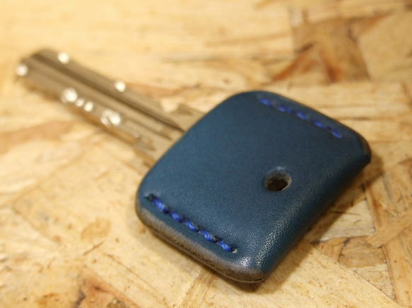 青いキーカバー　青ステッチ 9枚目の画像