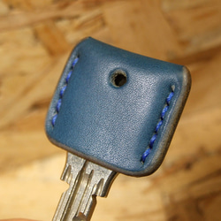 青いキーカバー　青ステッチ 4枚目の画像