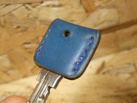 青いキーカバー　青ステッチ 7枚目の画像