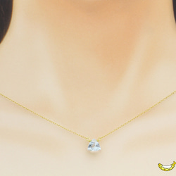 個性的なスカイブルートパーズ トライアングル ファセットカット シンプルな 14kgfネックレス 11月誕生石 6枚目の画像