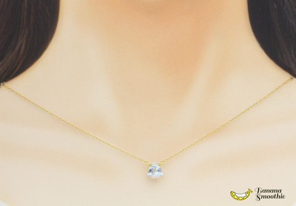 個性的なスカイブルートパーズ トライアングル ファセットカット シンプルな 14kgfネックレス 11月誕生石 6枚目の画像
