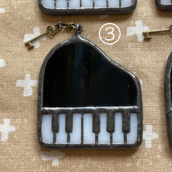 ピアノのペンダント 小さな鍵付き　ステンドグラス 6枚目の画像