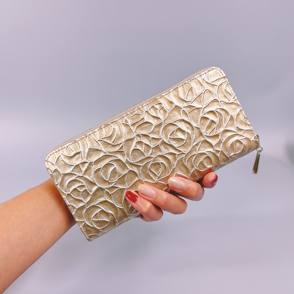 ラウンド長財布 Zip-Around Wallet エナメル革ローズ シルバーピンク Squeeze 1枚目の画像